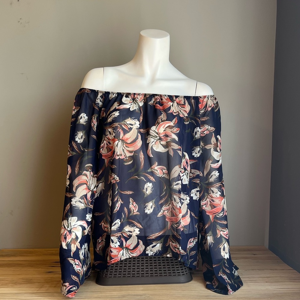 EUC Teenbell top size medium